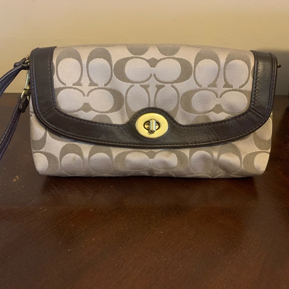Coach wristlet - Picture 1 of 4